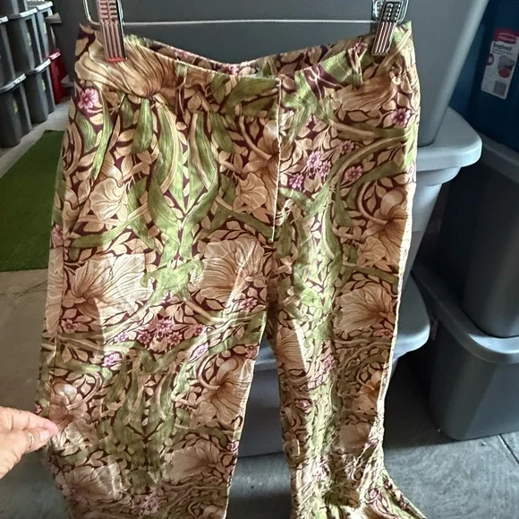 H&M Floral Green and Pink Pants p62 - Picture 4 of 5